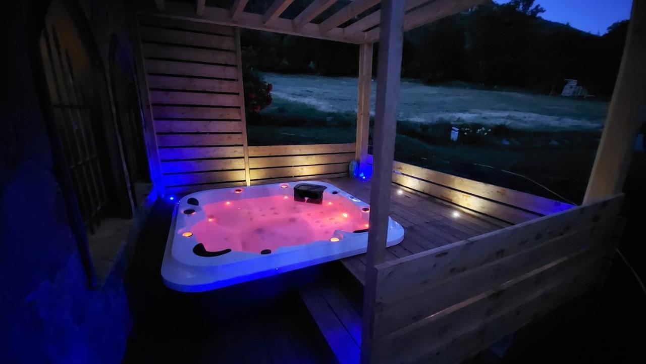 Chalet Serre Cambeou Piscine&Spa Saint-Chaffrey Eksteriør billede