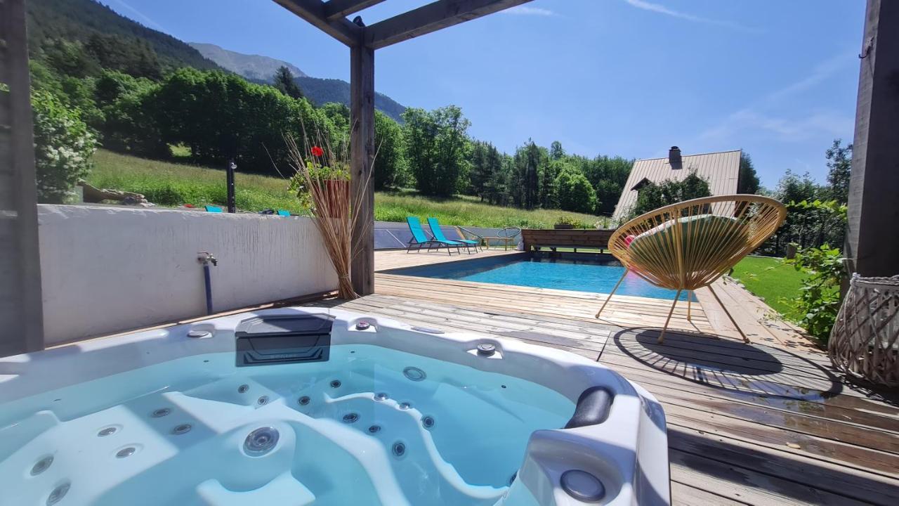 Chalet Serre Cambeou Piscine&Spa Saint-Chaffrey Eksteriør billede